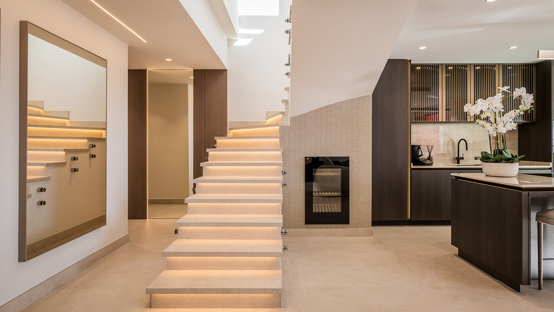 8 Kitchen : Stairs - Cabo Bermejo 622