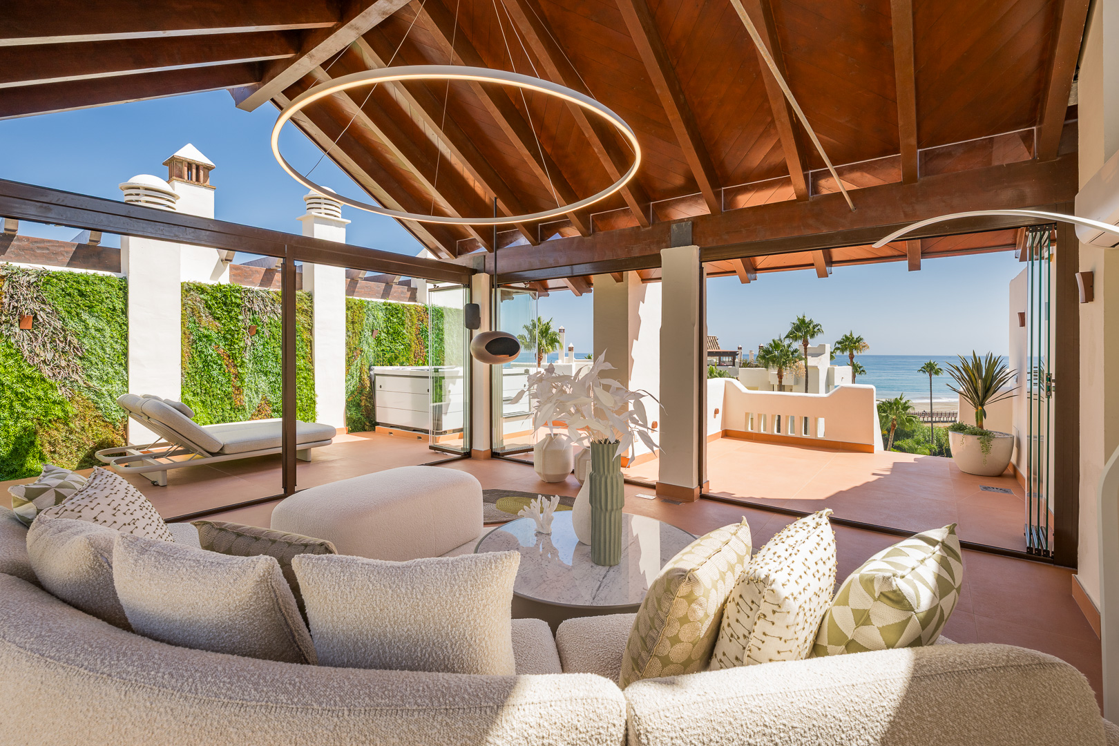 Bahia del Velerin 4-7 10 Terrace center