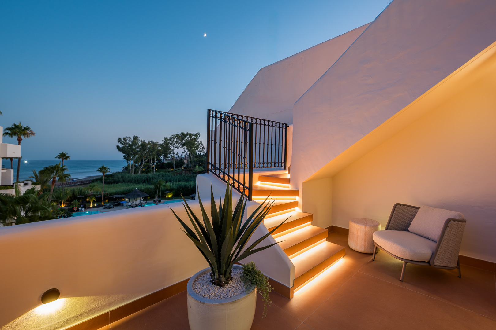 Bahia del Velerin 4-7 41 Terrace evening