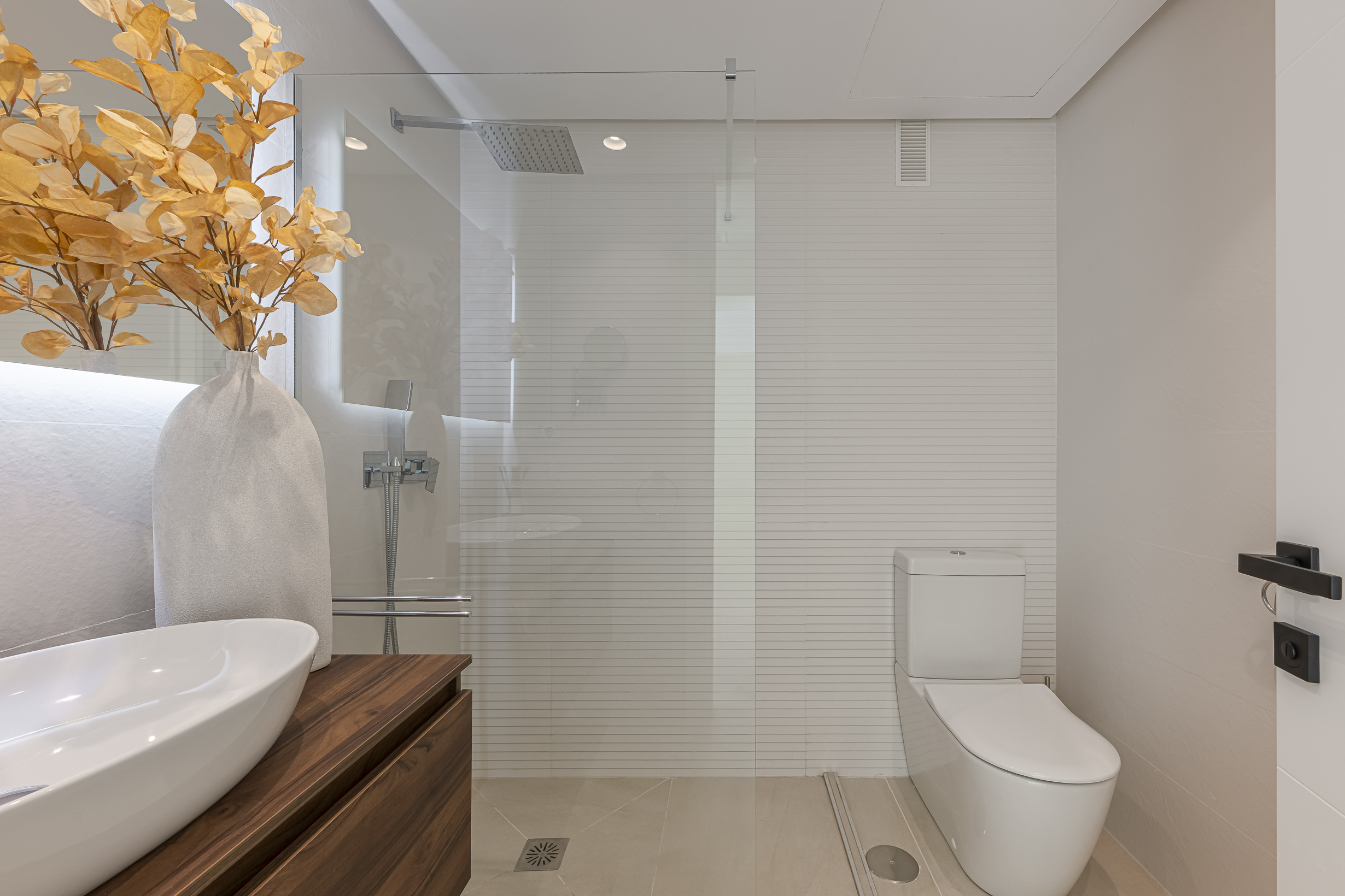 Costalita Cadiz I 24 Master Bathroom