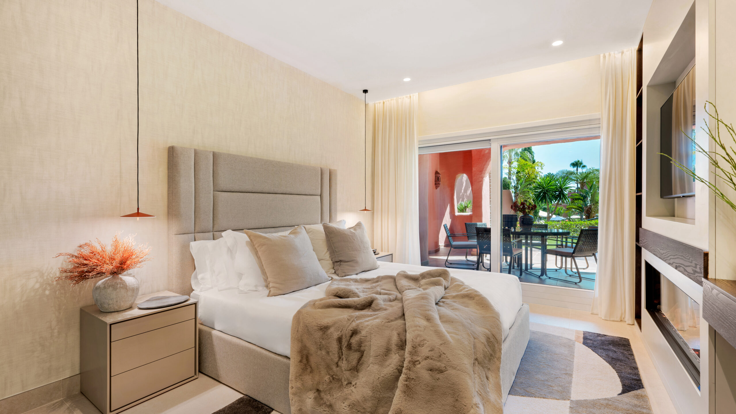 Master Bedroom mit Terrassensicht_Torre Bermeja 1802